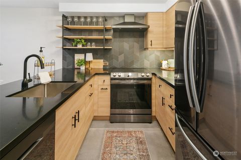 9200 Greenwood Avenue Unit 207, Seattle, WA 98103 - MLS#: 2318305