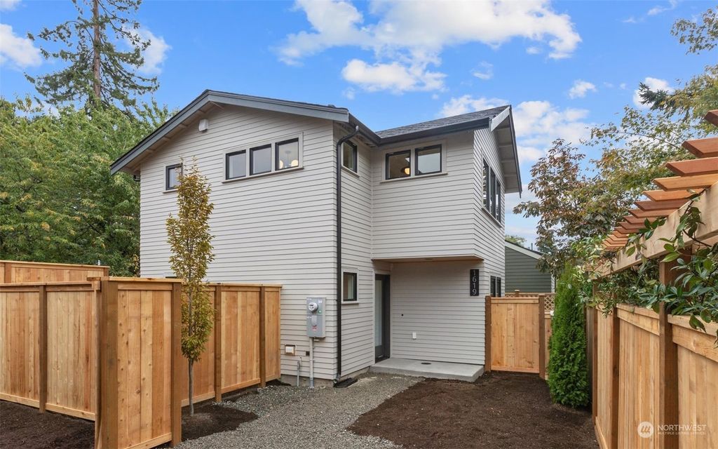 Photo of 1619 N 55th Street, Seattle, WA 98103 (MLS # 2300679)