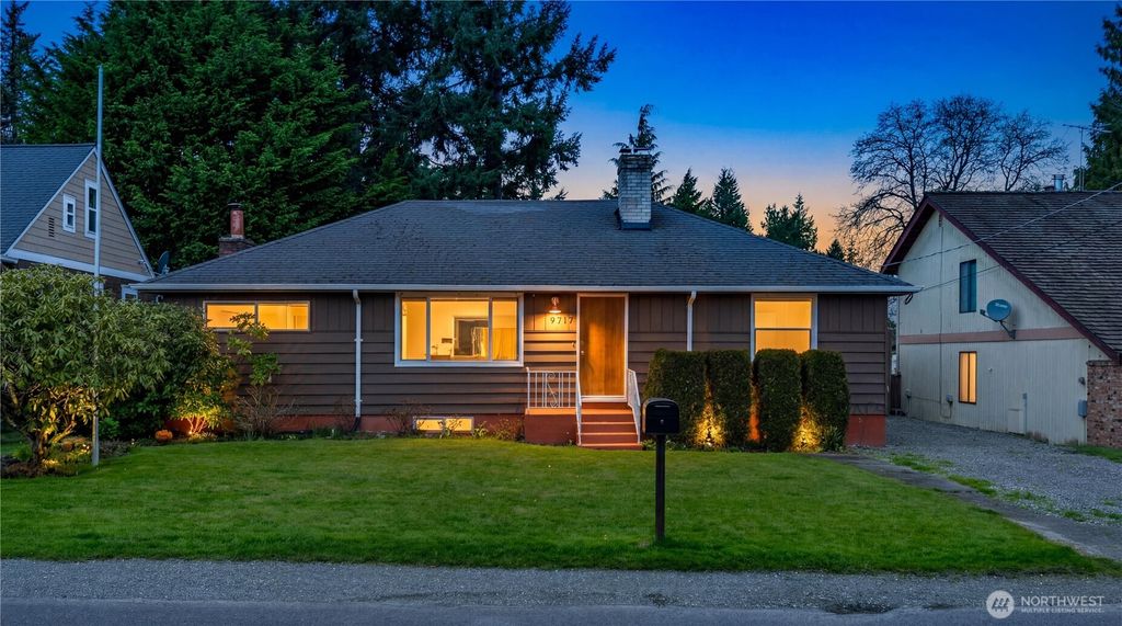 Photo of 9717 NW 14th Avenue NW, Seattle, WA 98117 (MLS # 2498450)