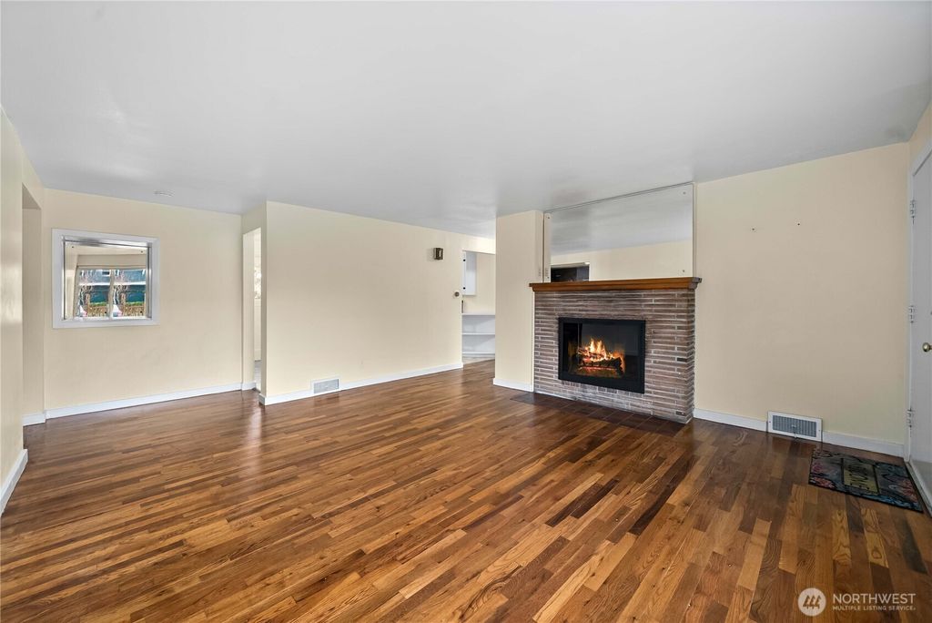 Photo of 9717 NW 14th Avenue NW, Seattle, WA 98117 (MLS # 2498450)