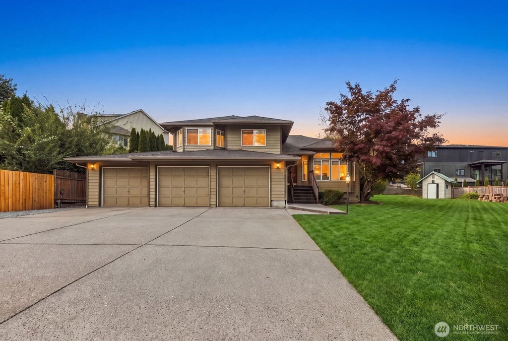 Photo of 15928 Larch Way, Lynnwood, WA 98087 (MLS # 2584262)