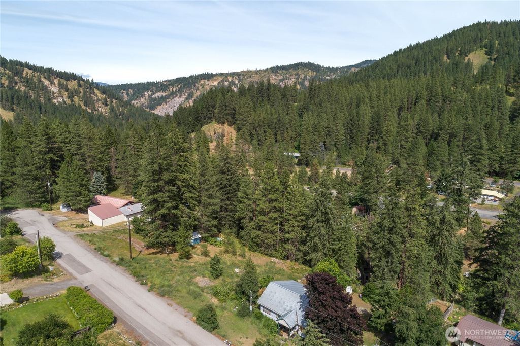 Photo of 3677 Allen Lane, Peshastin, WA 98847 (MLS # 2548521)