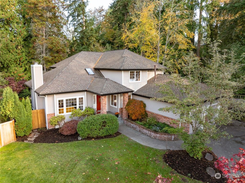 Photo of 16810 72nd Avenue NE, Kenmore, WA 98028 (MLS # 2297391)