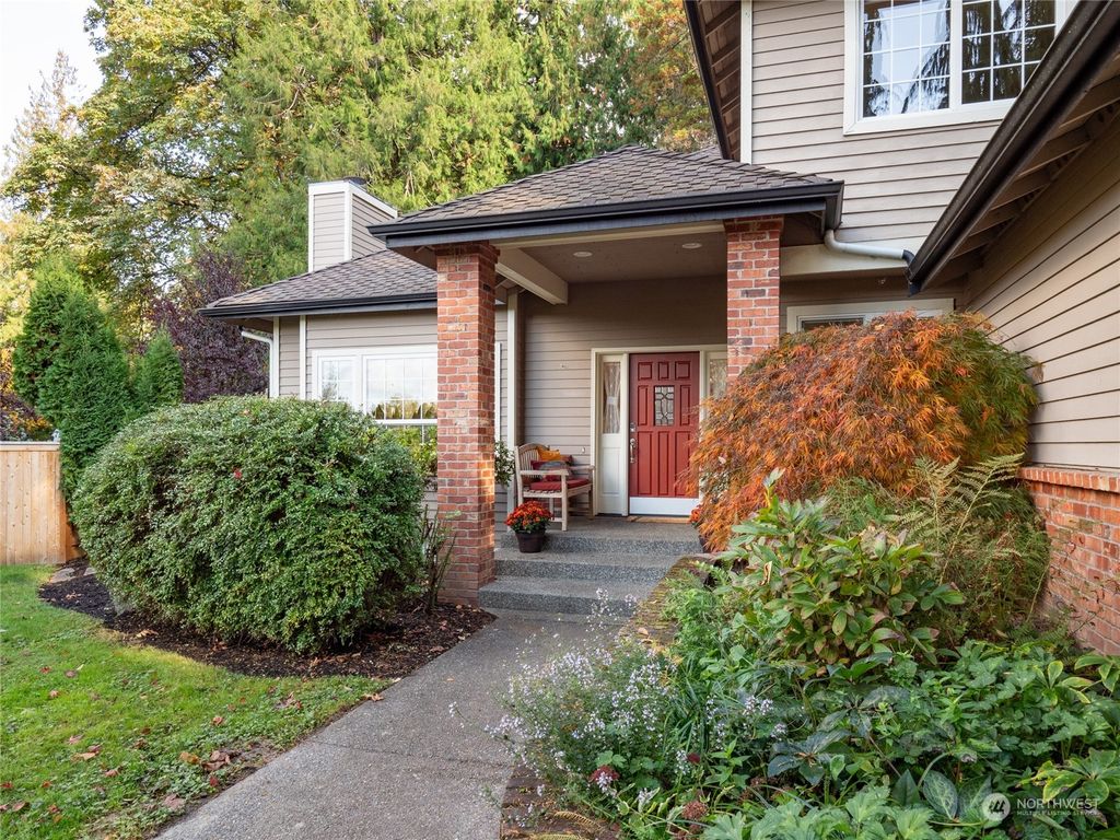 Photo of 16810 72nd Avenue NE, Kenmore, WA 98028 (MLS # 2297391)