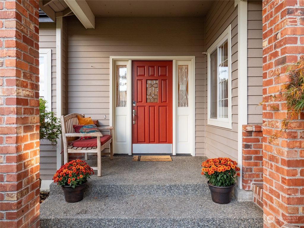 Photo of 16810 72nd Avenue NE, Kenmore, WA 98028 (MLS # 2297391)