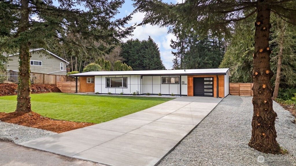 Photo of 1405 SW 304th Street, Federal Way, WA 98023 (MLS # 2343848)