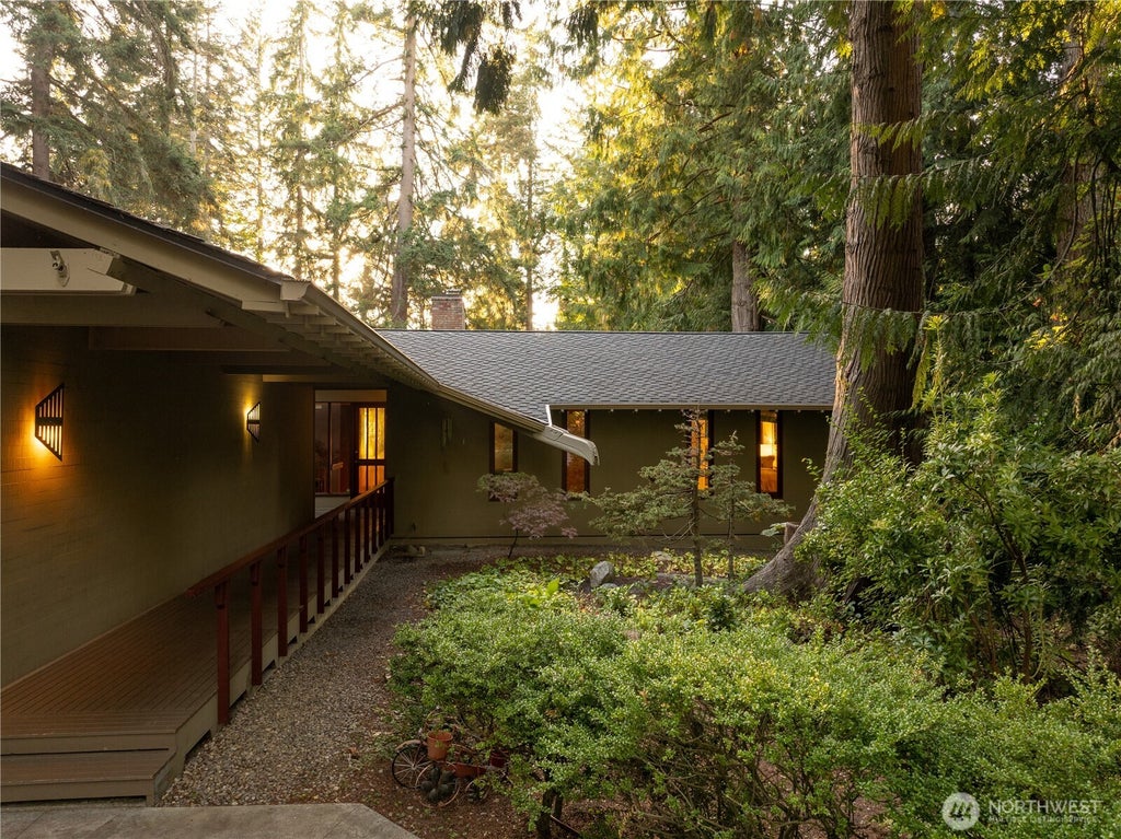 Photo of 18710 88th Avenue W, Edmonds, WA 98026 (MLS # 2585553)