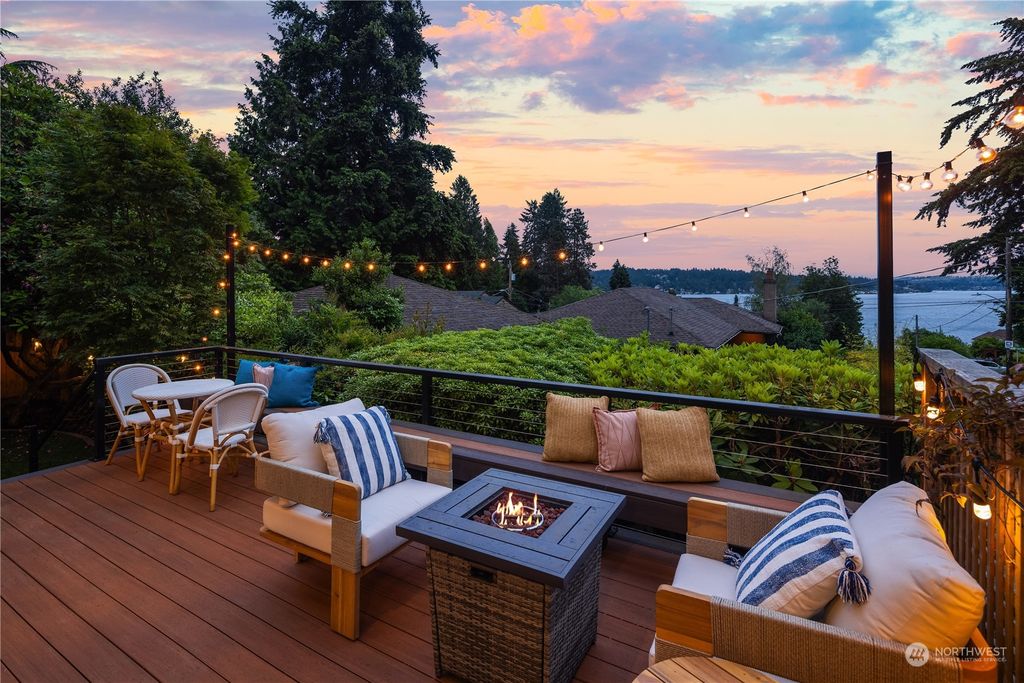 Photo of 4706 NE 103rd Street, Seattle, WA 98125 (MLS # 2262108)