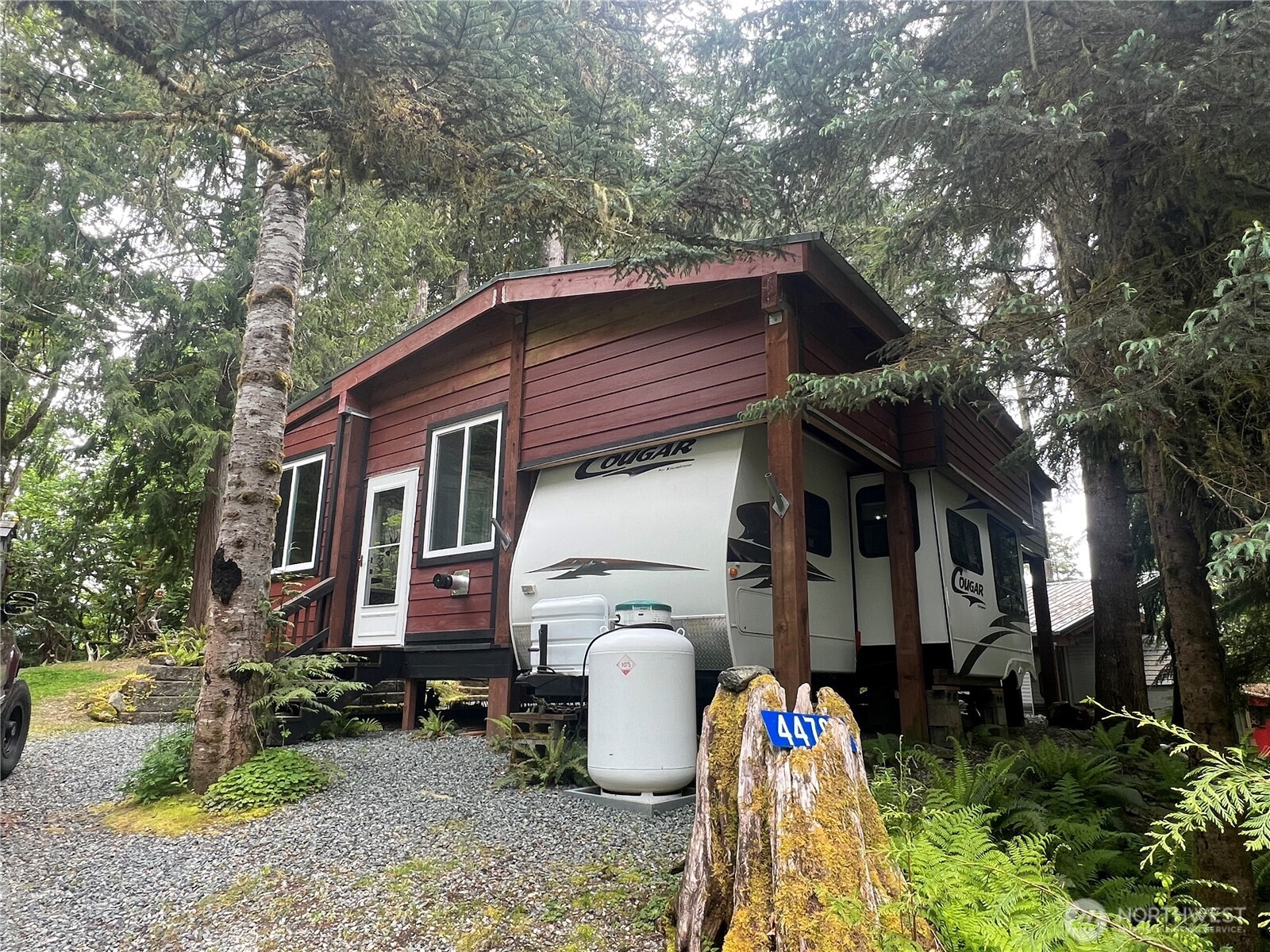 44781 Nika Kena Trail