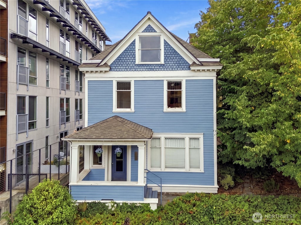 Photo of 1424 Belmont Avenue #262, Seattle, WA 98122 (MLS # 2582745)