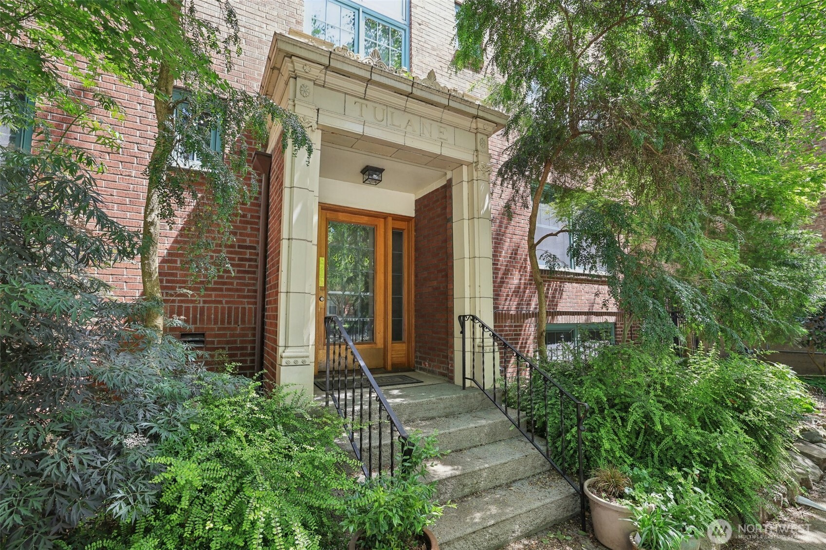 408 Bellevue Avenue E 206