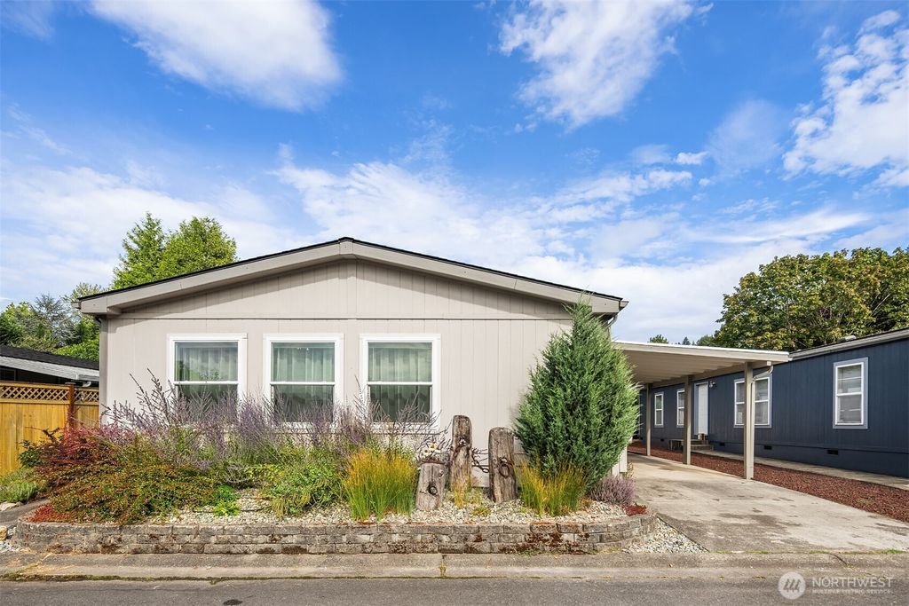 Photo of 15400 SE 155th Place #28, Renton, WA 98058 (MLS # 2418234)