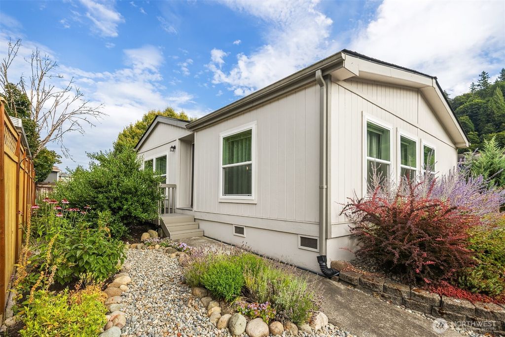 Photo of 15400 SE 155th Place #28, Renton, WA 98058 (MLS # 2418234)