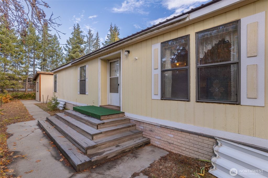 Photo of 511 W 1st Street, Waterville, WA 98858 (MLS # 2457313)