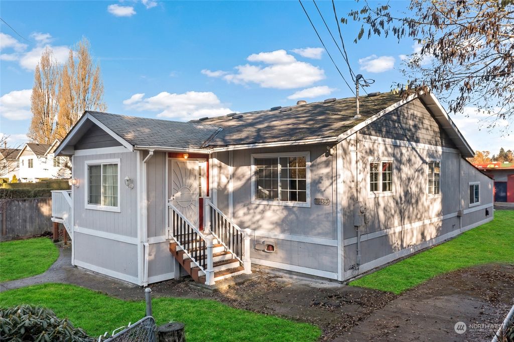 Photo of 10430 17th Avenue SW, Seattle, WA 98146 (MLS # 2182741)