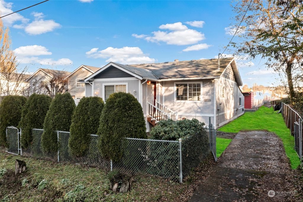 Photo of 10430 17th Avenue SW, Seattle, WA 98146 (MLS # 2182741)