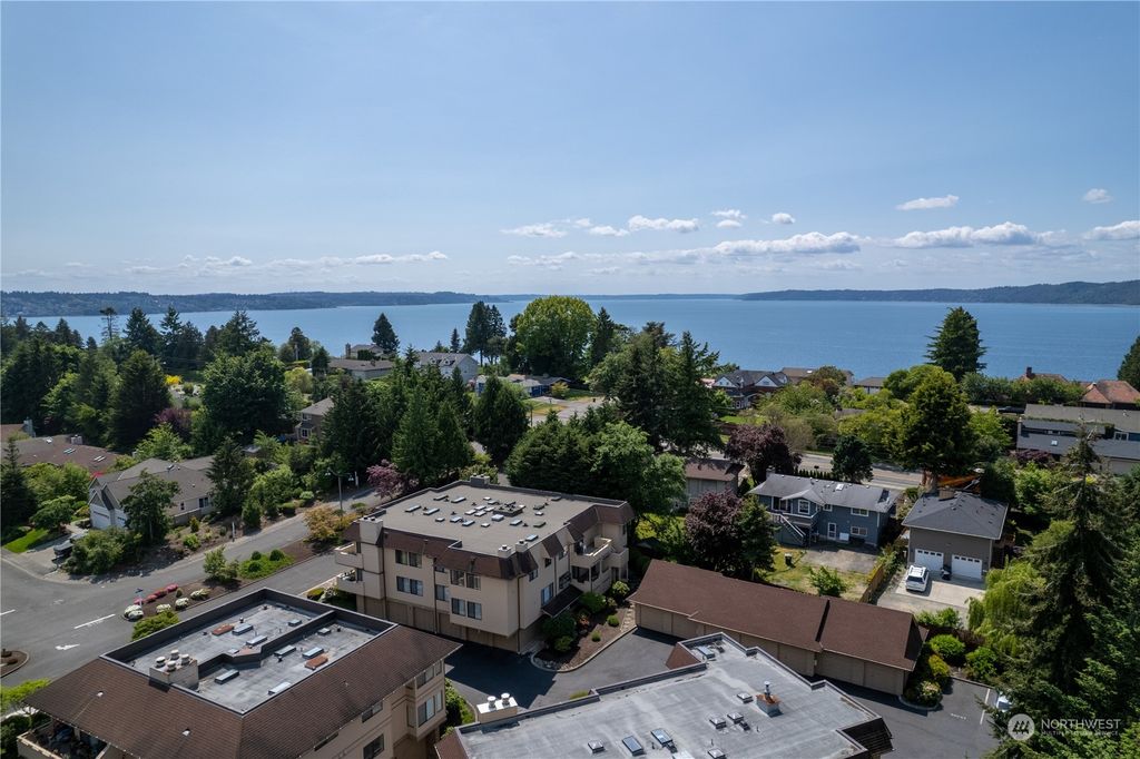 Photo of 910 S 248th Street #4, Des Moines, WA 98198 (MLS # 2072355)