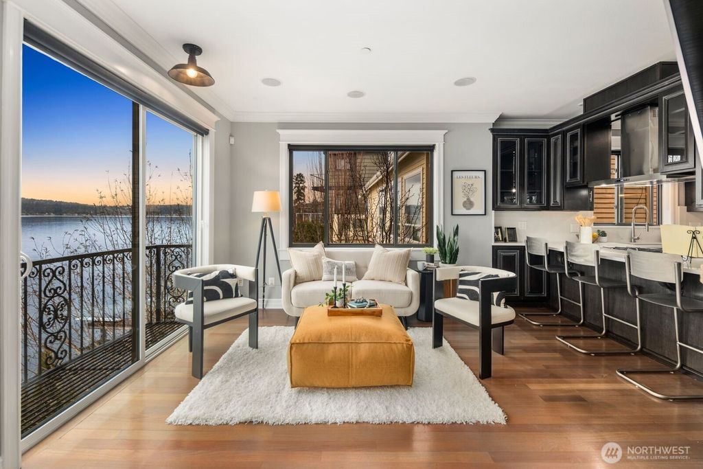 Photo of 4013 E Lake Sammamish Shore Lane, Sammamish, WA 98075 (MLS # 2482535)