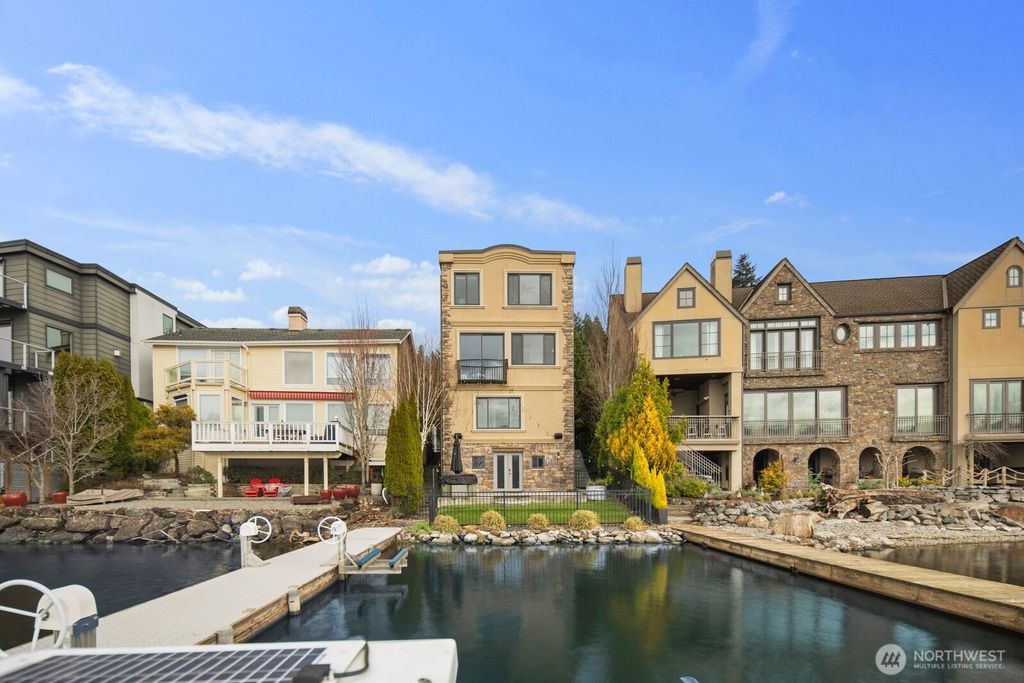 Photo of 4013 E Lake Sammamish Shore Lane, Sammamish, WA 98075 (MLS # 2482535)