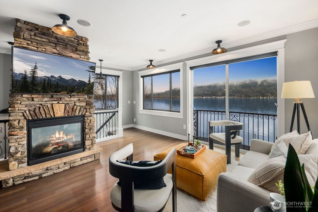 Photo of 4013 E Lake Sammamish Shore Lane, Sammamish, WA 98075 (MLS # 2482535)