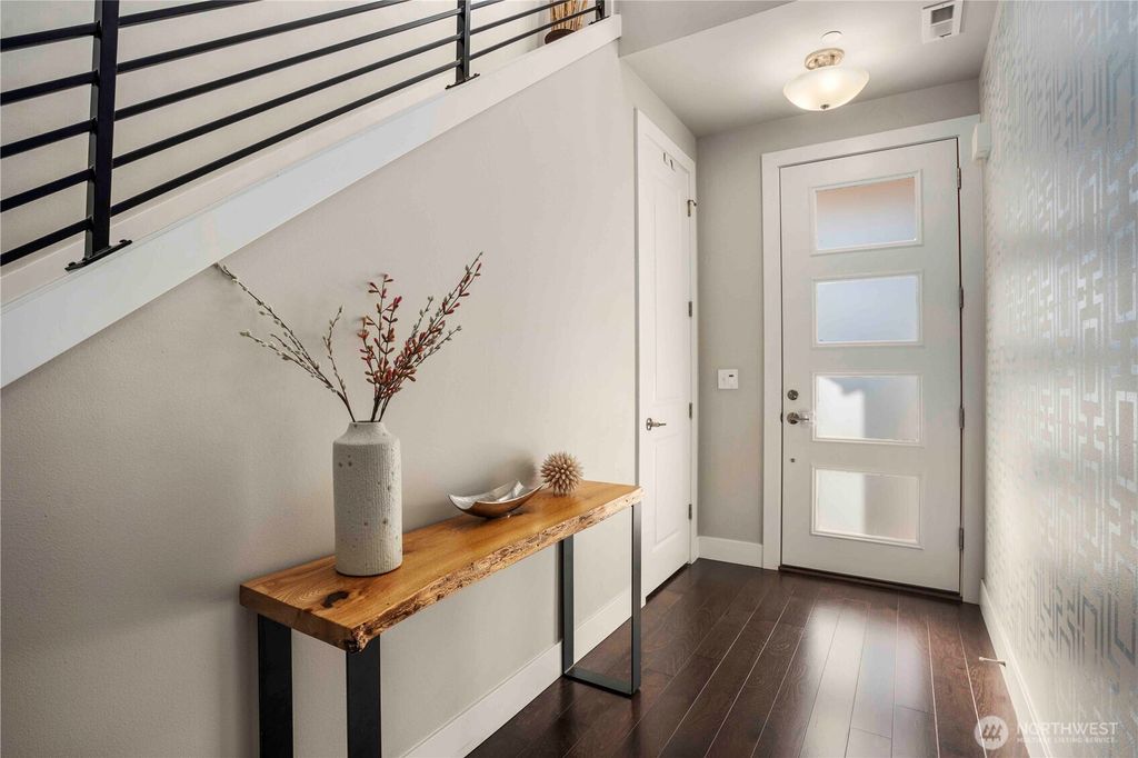 Photo of 10142 134th Place NE, Kirkland, WA 98033 (MLS # 2339473)