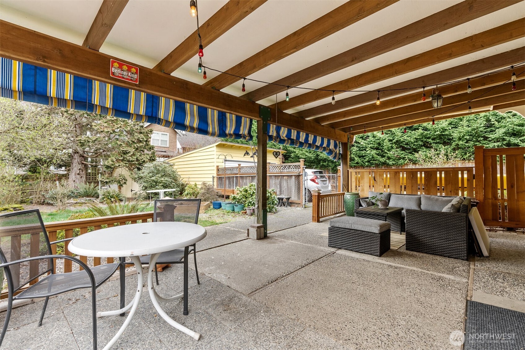 Bellevue, Washington 98004, United States, 4 Bedrooms Bedrooms, ,2 BathroomsBathrooms,Residential,Pending,101331