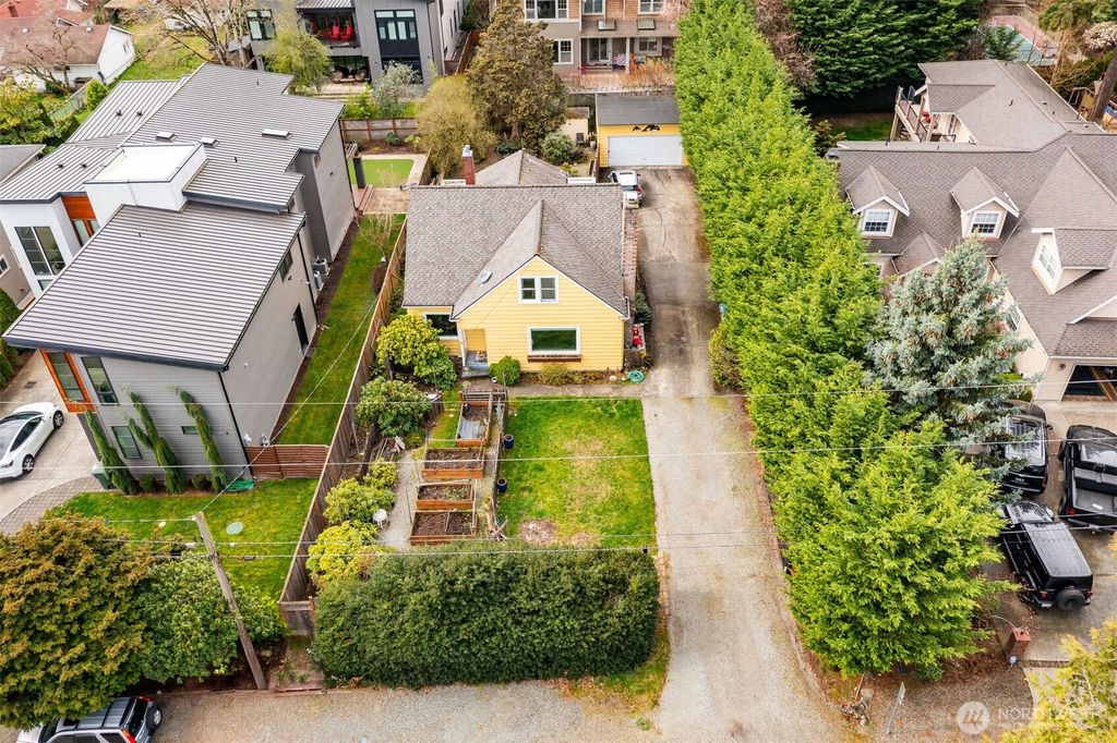 Photo of 521 98th Ave Ave NE, Bellevue, WA 98004 (MLS # 2354231)