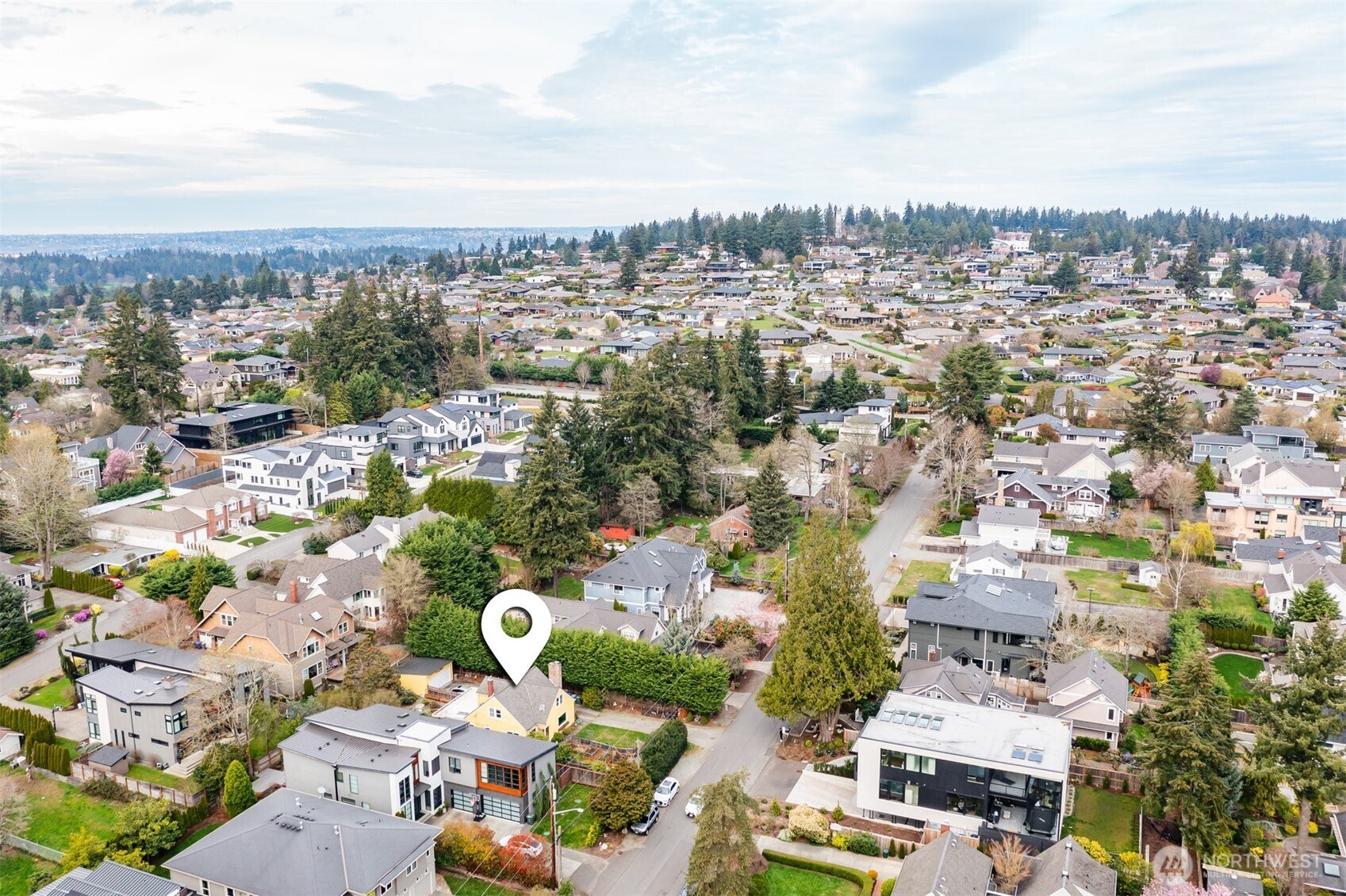 Bellevue, Washington 98004, United States, 4 Bedrooms Bedrooms, ,2 BathroomsBathrooms,Residential,Pending,101331