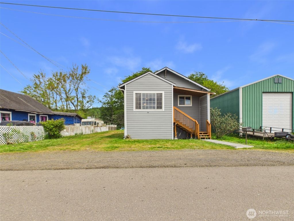 Photo of 316 E Curtis Street, Aberdeen, WA 98520 (MLS # 2524744)
