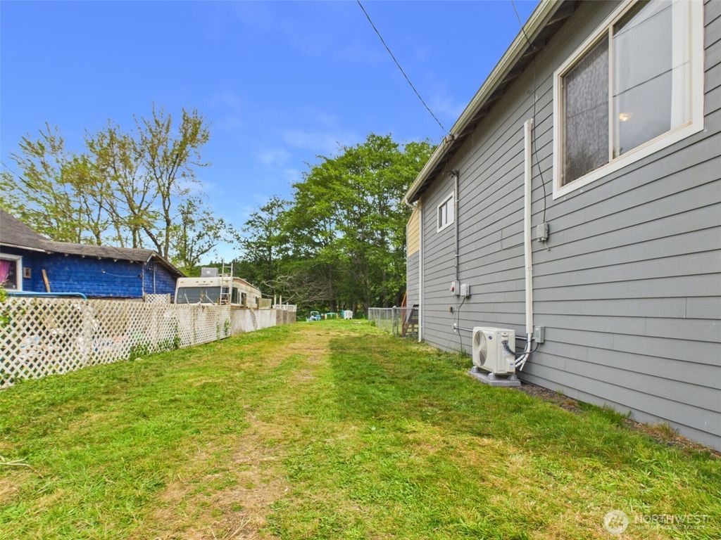Photo of 316 E Curtis Street, Aberdeen, WA 98520 (MLS # 2524744)