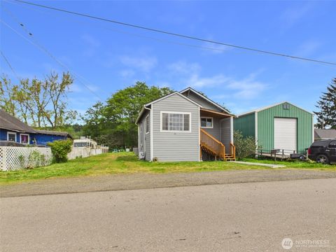 Photo of 316 E Curtis Street, Aberdeen, WA 98520 (MLS # 2524744)