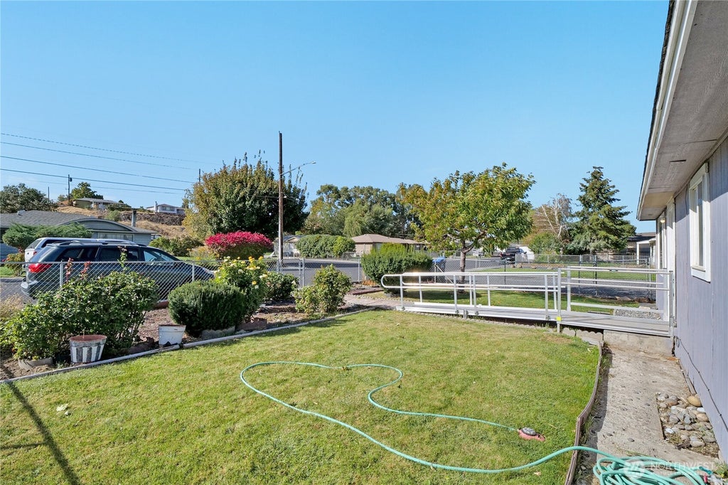 Photo of 1539 N Mary Street, Moses Lake, WA 98837 (MLS # 2588253)