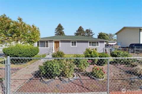 Photo of 1539 N Mary Street, Moses Lake, WA 98837 (MLS # 2588253)