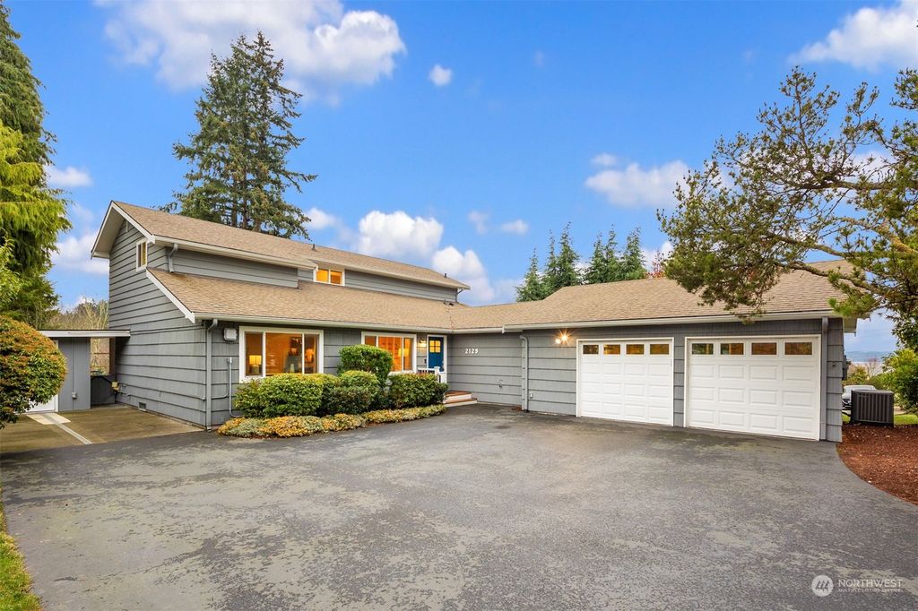 Photo of 2129 SW 122nd Place, Burien, WA 98146 (MLS # 2321064)
