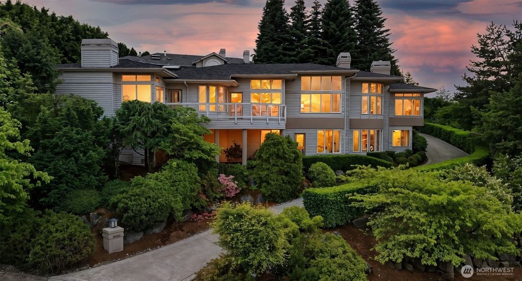 Photo of 16833 SE 57th Place, Bellevue, WA 98006 (MLS # 2398933)