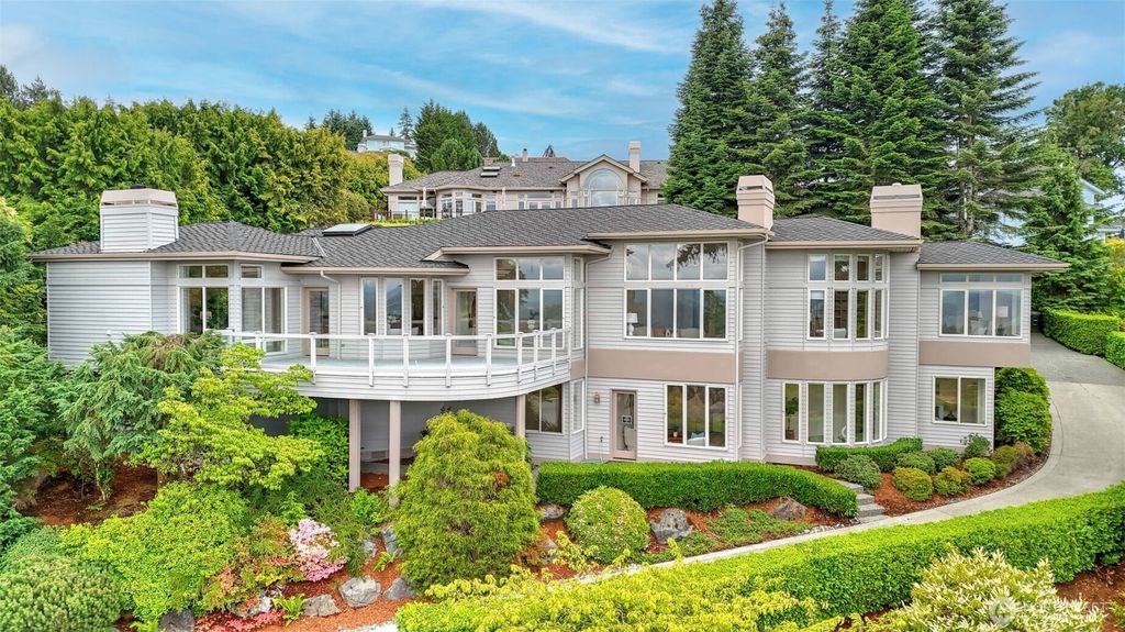 Photo of 16833 SE 57th Place, Bellevue, WA 98006 (MLS # 2398933)