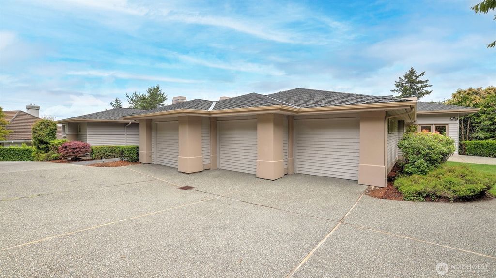 Photo of 16833 SE 57th Place, Bellevue, WA 98006 (MLS # 2398933)