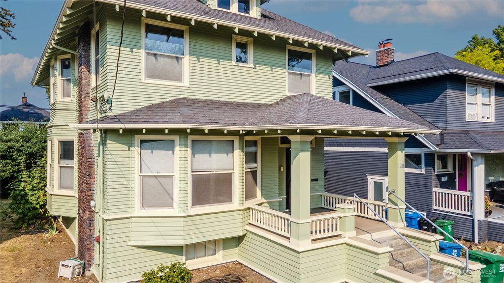 Photo of 735 33 Avenue, Seattle, WA 98122 (MLS # 2419031)