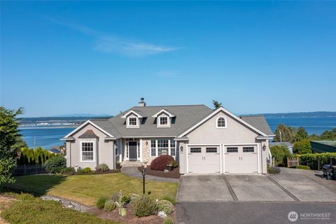 Photo of 560 SW Waterloo Avenue, Oak Harbor, WA 98277 (MLS # 2396353)