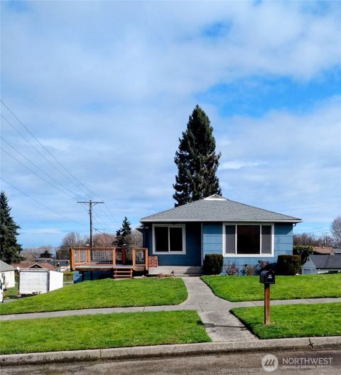 Photo of 703 E 10th Street, Port Angeles, WA 98362 (MLS # 2427891)