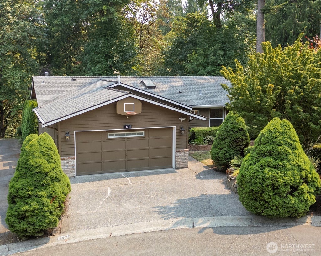Photo of 14327 NE 84th Court, Redmond, WA 98052 (MLS # 2588781)