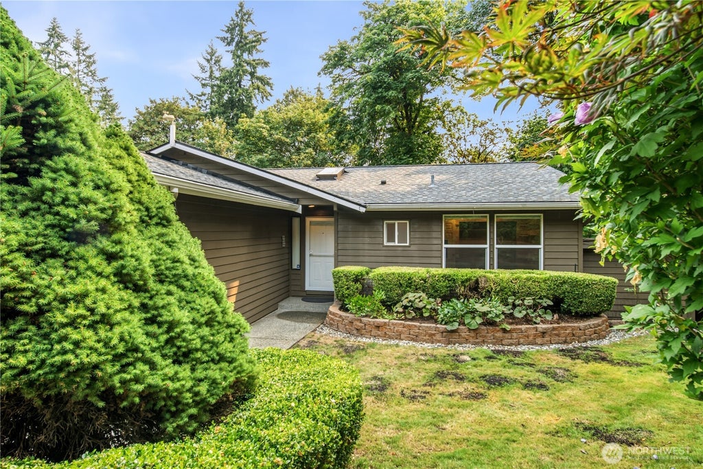 Photo of 14327 NE 84th Court, Redmond, WA 98052 (MLS # 2588781)