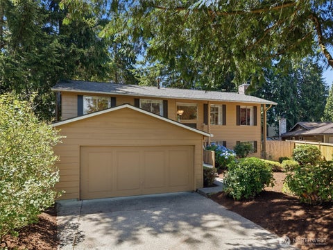 Photo of 12217 NE 68th Place, Kirkland, WA 98033 (MLS # 2552807)