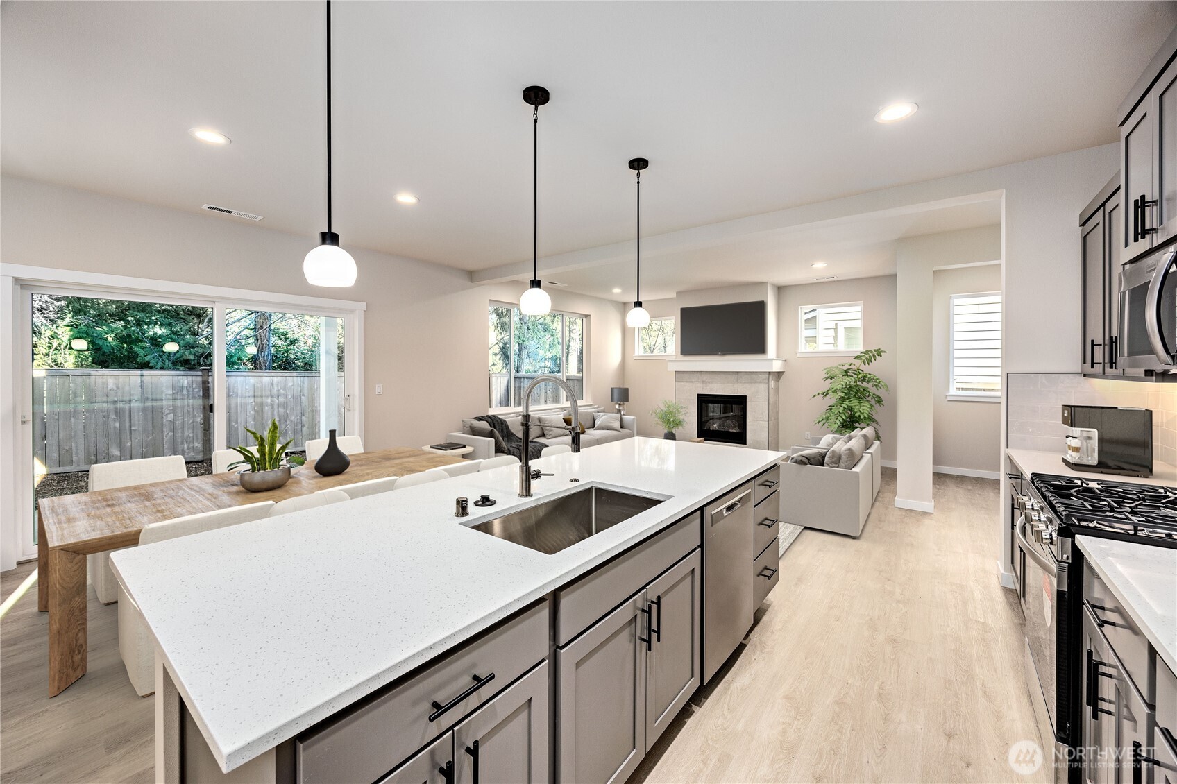 5037 NW Cedarside Loop