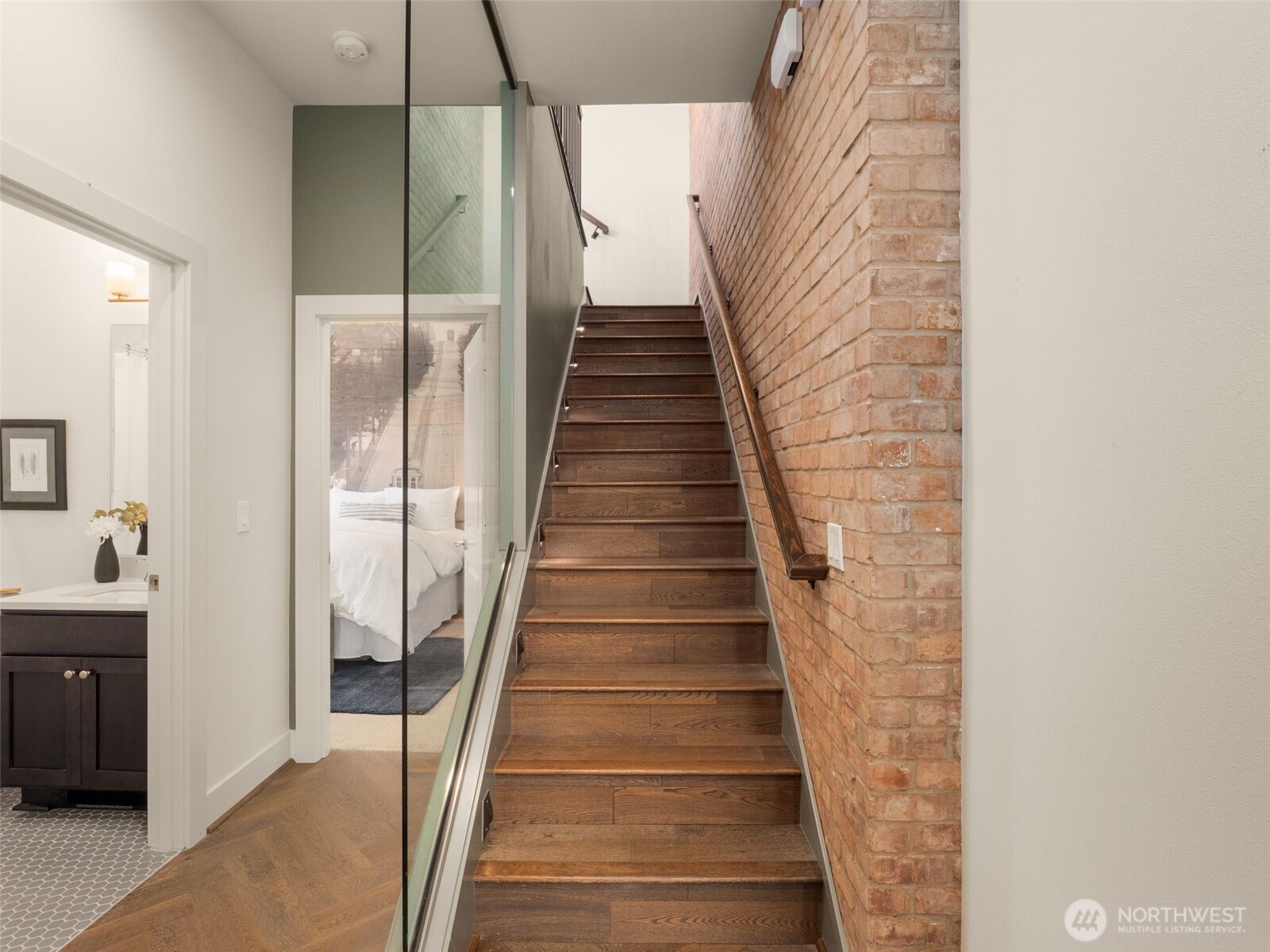 957 W McGraw Street 1