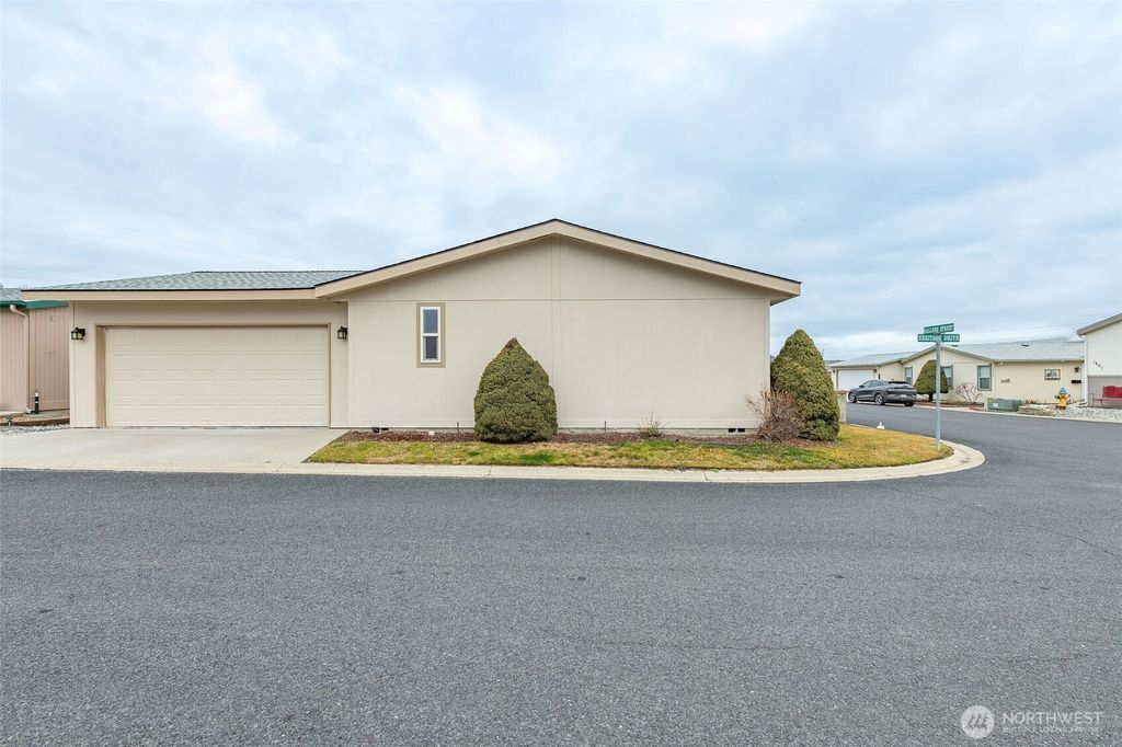 Photo of 1200 Gallers Street, Wenatchee, WA 98801 (MLS # 2478065)