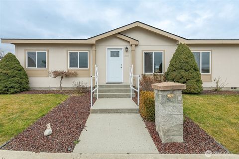 Photo of 1200 Gallers Street, Wenatchee, WA 98801 (MLS # 2478065)