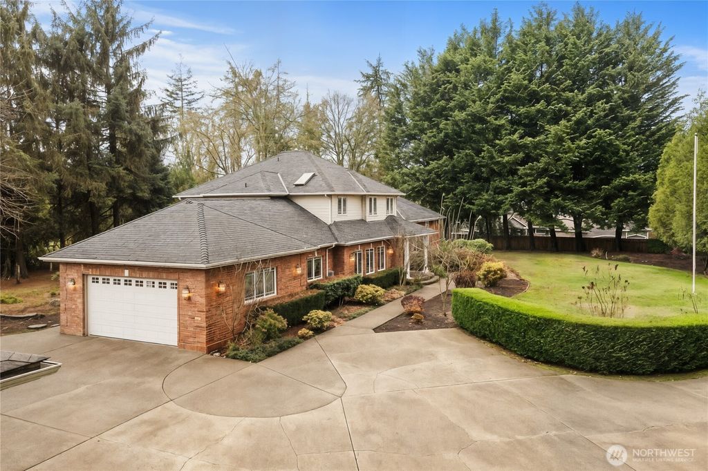 Photo of 2726 9th Street SW, Puyallup, WA 98373 (MLS # 2461225)