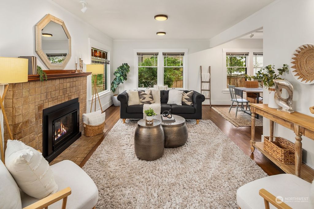 Photo of 7311 20th Avenue NE, Seattle, WA 98115 (MLS # 2205416)