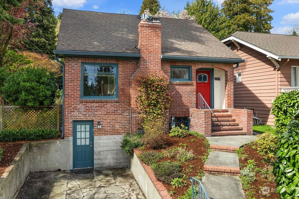 Photo of 7311 20th Avenue NE, Seattle, WA 98115 (MLS # 2205416)